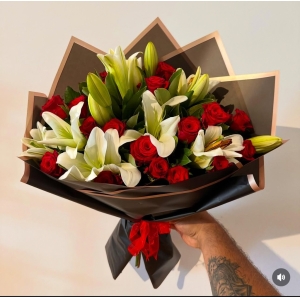 Kırmızı Gül Beyaz Lilyum Buketi
