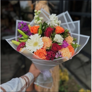 Karışık Gül ve Mevsim Çiçekli Buket