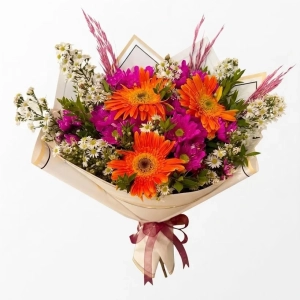  Krem Ambalajlı Turuncu Gerbera ve Karışık Papatya Buketi   