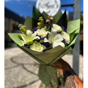 Lilyum ve Beyaz Gülün Saflığı